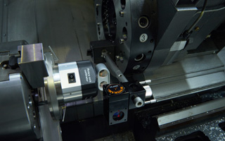 Calibração em uma máquina-ferramenta com o calibrador de eixo rotativo XR20-W