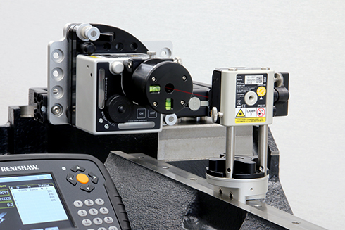 Sistema laser de alinhamento XK10 nos trilhos da máquina